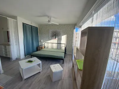 Un ou plusieurs lits dans un hébergement de l'établissement Studio Amicie 27m2, balcon couvert, près centre-gare-cathédrale, wifi