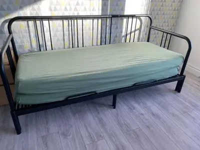 Un ou plusieurs lits dans un hébergement de l'établissement Studio Amicie 27m2, balcon couvert, près centre-gare-cathédrale, wifi