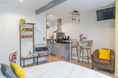Cuisine ou kitchenette dans l'établissement Studio 86 - Climatisation & proche centre-ville- 2 personnes - BnB Epernay