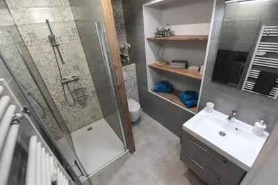 Salle de bains dans l'établissement Studio 86 - Climatisation & proche centre-ville- 2 personnes - BnB Epernay