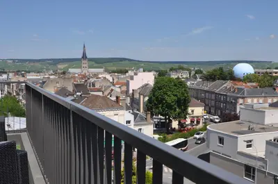 Vue générale sur Épernay ou vue de la ville depuis l'appartement