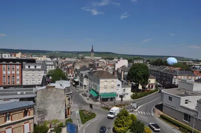 Vue générale sur Épernay ou vue de la ville depuis l'appartement