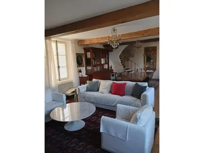 Coin salon dans l'établissement Mansion in Machemont with Private Garden, BBQ & Fireplace