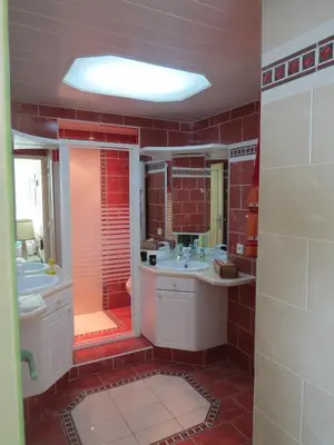 Salle de bains dans l'établissement Champagne Gilmaire-Etienne