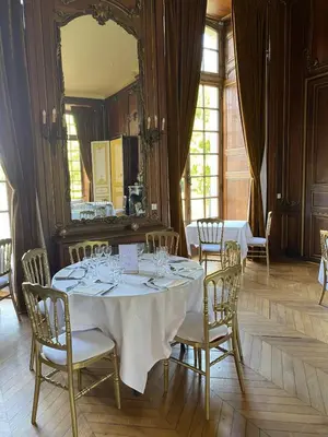 Restaurant ou autre lieu de restauration dans l'établissement Château d'Ermenonville
