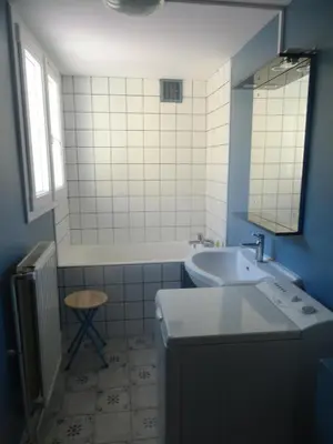 Salle de bains dans l'établissement Cour et Jardin