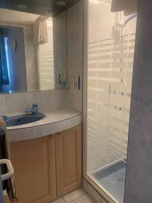 Salle de bains dans l'établissement L'Appentis