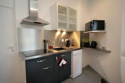 Cuisine ou kitchenette dans l'établissement Comme à la maison - BASILIQUE