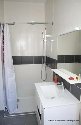Salle de bains dans l'établissement Comme à la maison - BASILIQUE