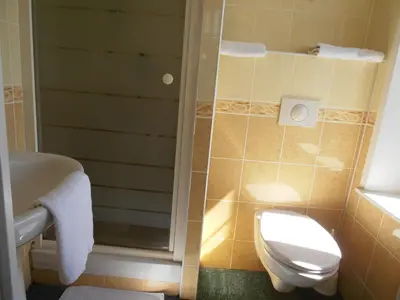 Salle de bains dans l'établissement Hôtel de la Meuse