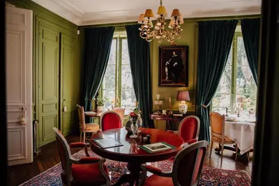 Coin salon dans l'établissement Château de Picheny