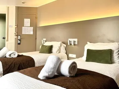 Un ou plusieurs lits dans un hébergement de l'établissement HOTEL & SPA Le Renard Centre