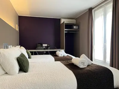 Un ou plusieurs lits dans un hébergement de l'établissement HOTEL & SPA Le Renard Centre