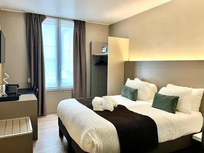 Un ou plusieurs lits dans un hébergement de l'établissement HOTEL & SPA Le Renard Centre