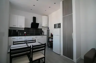 Cuisine ou kitchenette dans l'établissement Comme à la Maison - CENTRE-VILLE