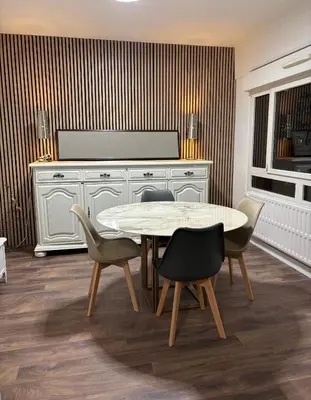 Coin salon dans l'établissement BedinReims elegant green bottle quiet and close to center free parking and wifi free ideal 5 à 9 Adultes