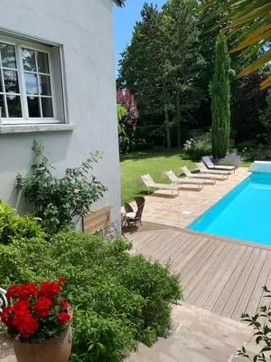 Piscine de l'établissement Maison d'Hôtes Joussaume Latour ou située à proximité