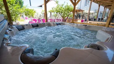 Piscine de l'établissement Manoir François 1er ou située à proximité