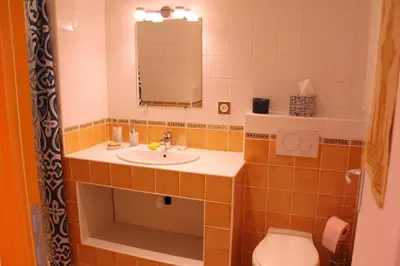 Salle de bains dans l'établissement Chambres d'hôtes de la Fontaine