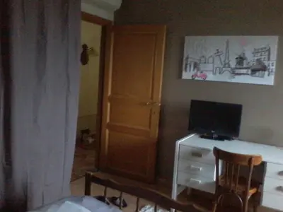 Télévision ou salle de divertissement dans l'établissement maison du Hérisson