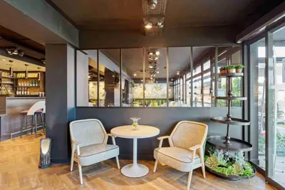 Coin salon dans l'établissement Kyriad Crepy En Valois