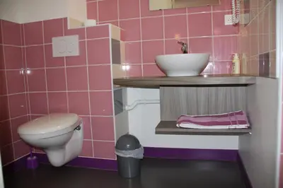 Salle de bains dans l'établissement Hôtel L'Argonn' Auberge