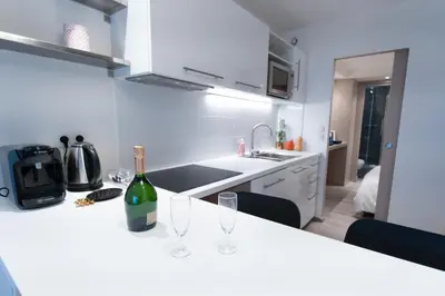Cuisine ou kitchenette dans l'établissement Appartement au pied de la cathédrale