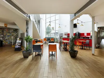 Coin salon dans l'établissement Hôtel F1 Reims Tinqueux