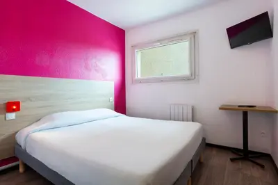 Télévision ou salle de divertissement dans l'établissement Hôtel F1 Reims Tinqueux