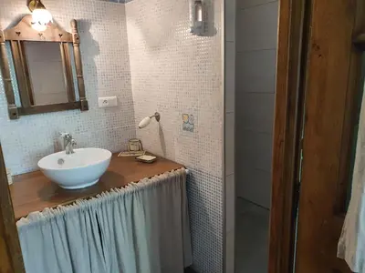Salle de bains dans l'établissement Les Mout'Anes
