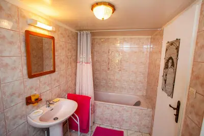 Salle de bains dans l'établissement Gîte 
