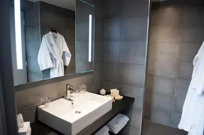 Salle de bains dans l'établissement Armes de Champagne Hôtel & Spa