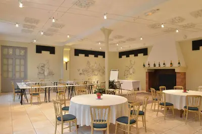 Restaurant ou autre lieu de restauration dans l'établissement Hôtel Castel Jeanson