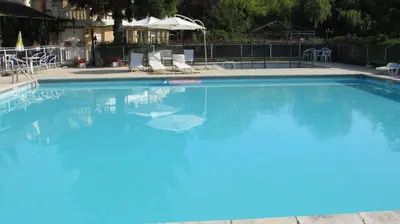 Piscine de l'établissement Hôtel Acostel ou située à proximité