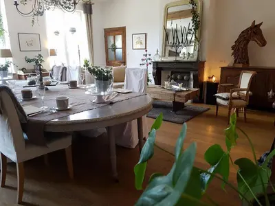 Coin salon dans l'établissement Les Chambres de Ribeaufontaine
