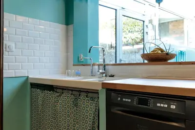 Cuisine ou kitchenette dans l'établissement L'HEURE BLEUE