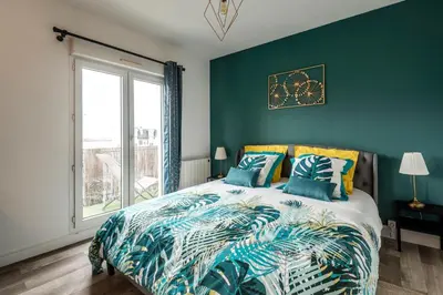 Un ou plusieurs lits dans un hébergement de l'établissement CHIC B&B + Balcony - Hyper center