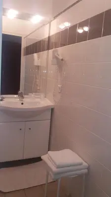 Salle de bains dans l'établissement Logis Hôtel & Restaurant du Chemin des Dames