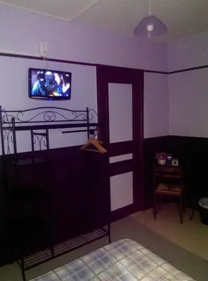 Télévision ou salle de divertissement dans l'établissement Hotel le Rallye