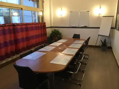 Espace de conférence ou salle de réunion dans l'établissement Hotel le Rallye