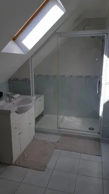 Salle de bains dans l'établissement Les Hauts de Proisy