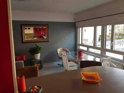 Coin salon dans l'établissement BedinReims cozy apartment parking and wifi free ideal 4 Adultes et 2 Enfants