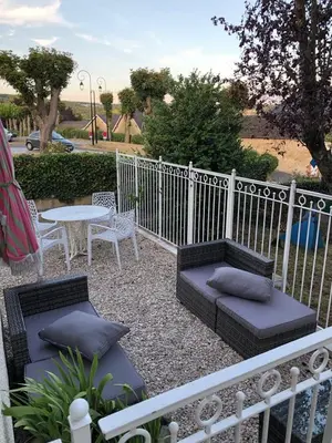 Balcon ou terrasse dans l'établissement Le Clos des Moulins 2 rue des cotes de l'Héry