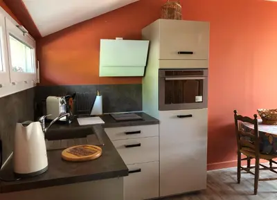 Cuisine ou kitchenette dans l'établissement Le Clos des Moulins 2 rue des cotes de l'Héry