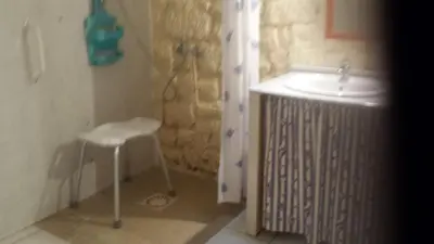 Salle de bains dans l'établissement Le Bois du Gart