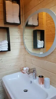 Salle de bains dans l'établissement Le Moulin de Pommeuse