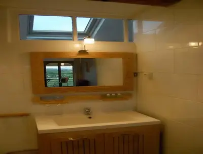 Salle de bains dans l'établissement La Grange aux Loirs B&B