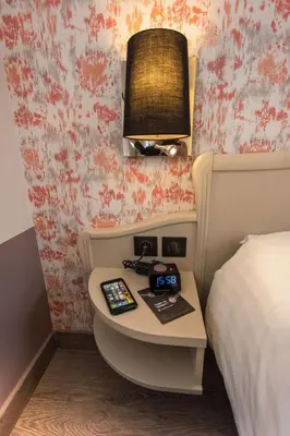 Un ou plusieurs lits dans un hébergement de l'établissement Cit'Hotel - Hotel Le Cèdre