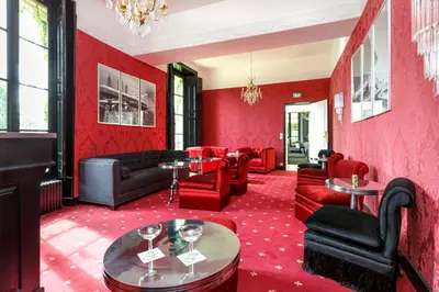 Coin salon dans l'établissement Château de Sancy