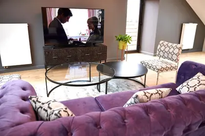 Télévision ou salle de divertissement dans l'établissement L'appartement et les Suites de VJL...